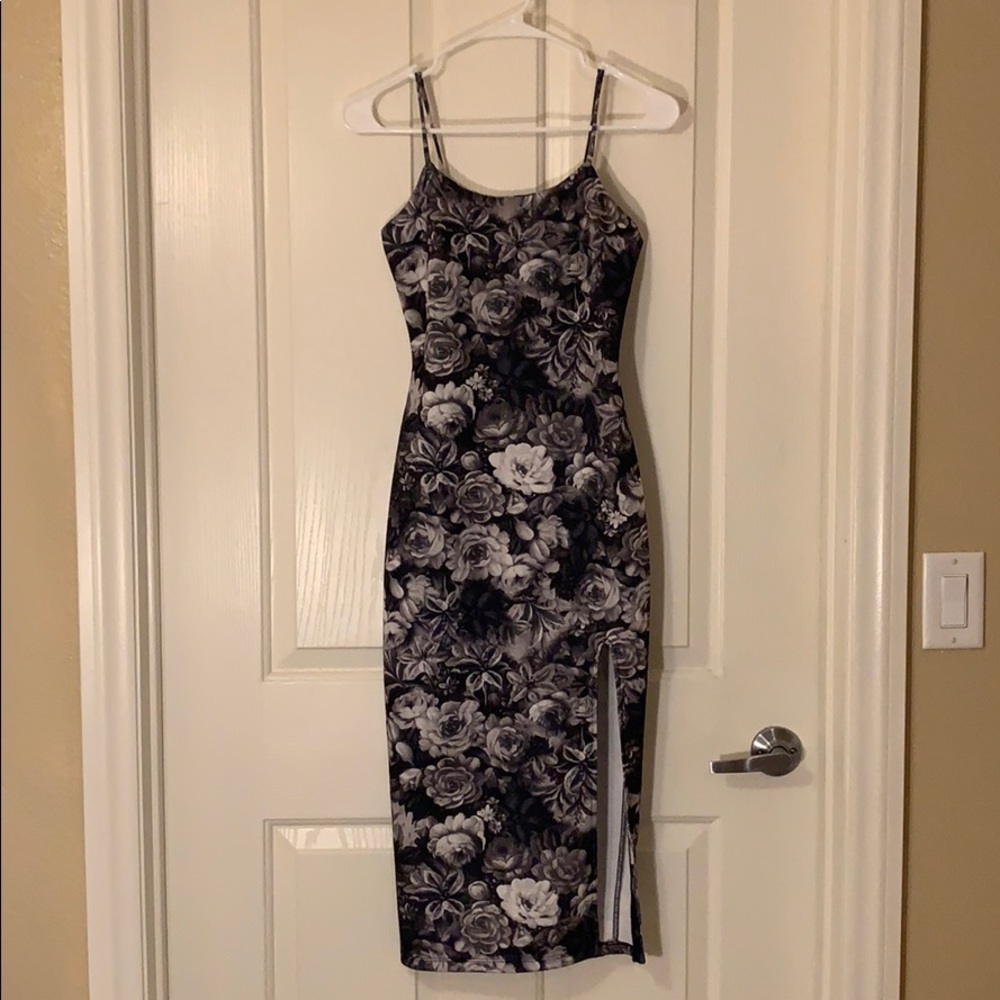 Black & White Floral Bodycon w/ Slit